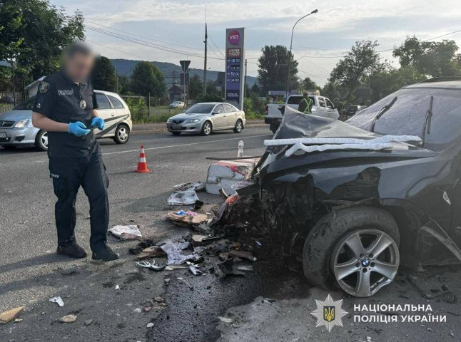 Жахлива ДТП на Закарпатті: жінка на авто влетіла у пост контролю, загинув військовий Жахлива ДТП на Закарпатті: жінка на авто влетіла у пост контролю, загинув військовий