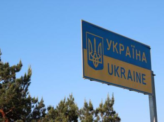 Українцеві не вдалось ввезти в Україну елітний алкоголь та оливкову олію