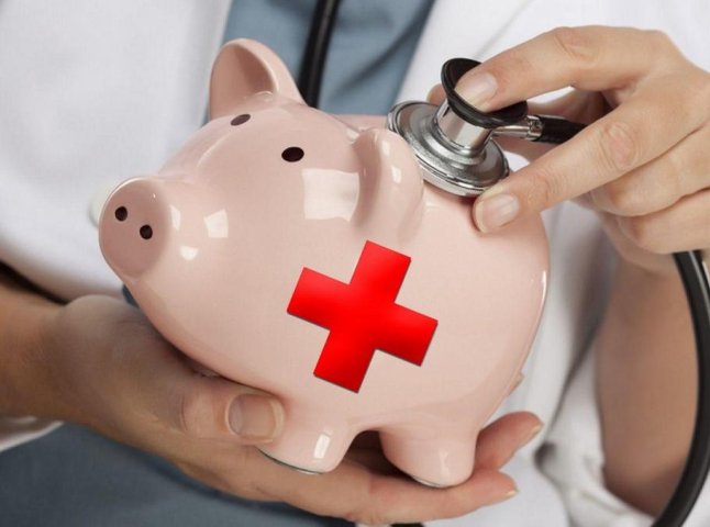 Зарплати лікарів та медсестер у 2026 році: скільки отримують медики на місяць