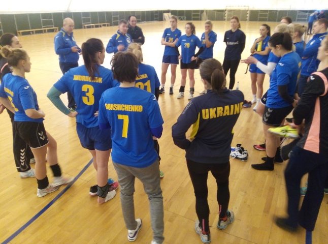 Збірна України з гандболу готується до матчу зі збірною Італії, який відбудеться в Ужгороді