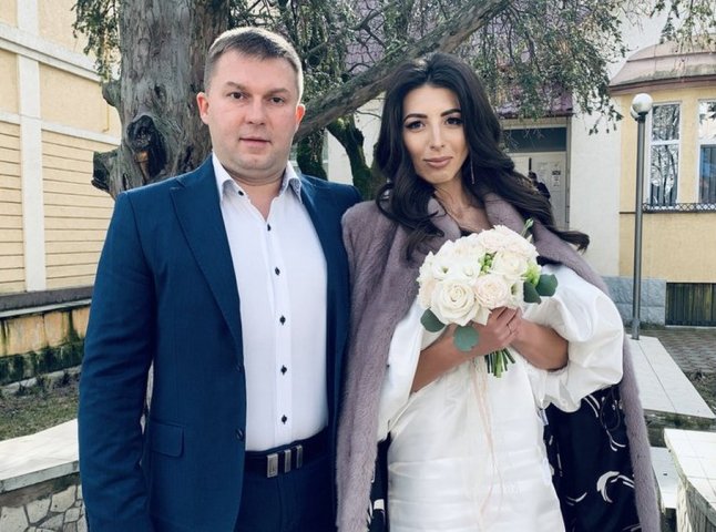 У дзеркальну дату в Ужгороді одружилися 15 пар