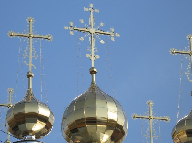 В Ужгороді релігійним громадам пропонують заборонити доступ вірян на територію храмів під час богослужіння