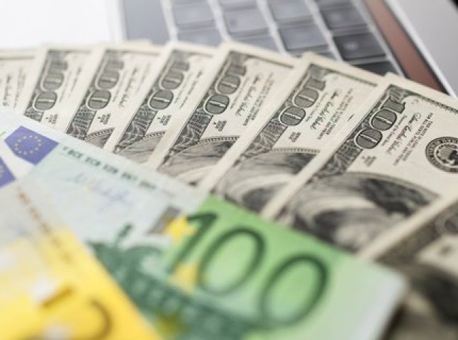 Долар та євро продовжують здорожчання: курс валют на 20 липня