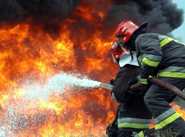 На території підприємства ввечері спалахнула пожежа На території підприємства ввечері спалахнула пожежа
