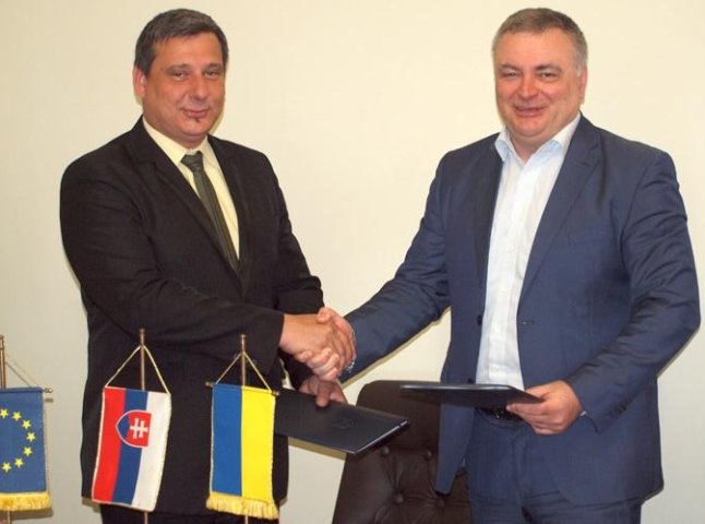 Керівництво УжНУ підписало угоду про співпрацю зі словацькою Вищою школою менеджменту