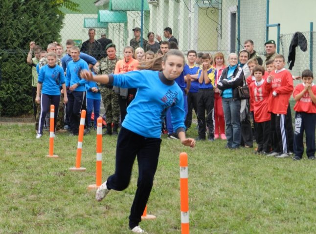 Близько сотні школярів приїхали до Мукачева на змагання "Юні друзі прикордонників"