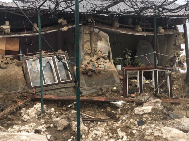 У селі Бронька, що на Іршавщині, вода зруйнувала будинки та засипала брилами городи