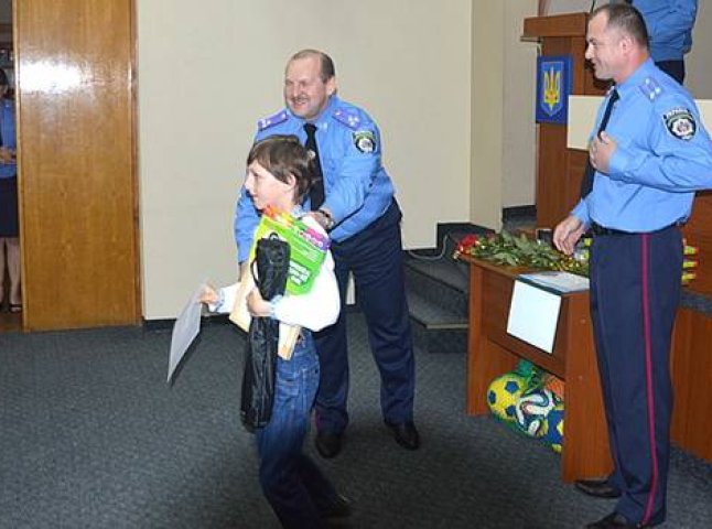 Закарпатські міліціонери відзначили цьогорічне свято Дня Конституції у колі обдарованих дітей