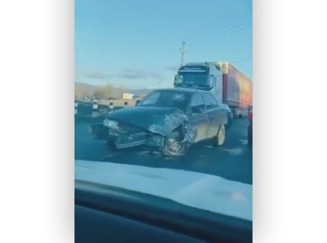 Автомобілі потрощені: у мережі показали відео ранкової аварії на Закарпатті