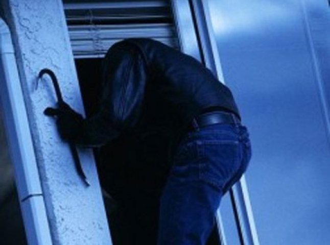 Незачинені двері балкону стали причиною пограбування жителя села Стеблівка