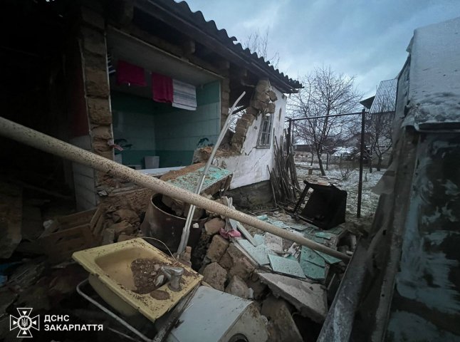 Чоловіка транспортували до Іршавської міської лікарні: що сталося у селі