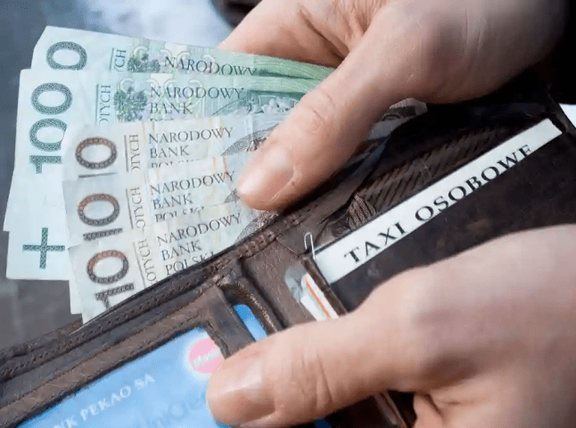 Мінімалка в Польщі 2025: чи вигідно українцям їхати на заробітки Яка мінімальна зарплата в Польщі у 2025 році
