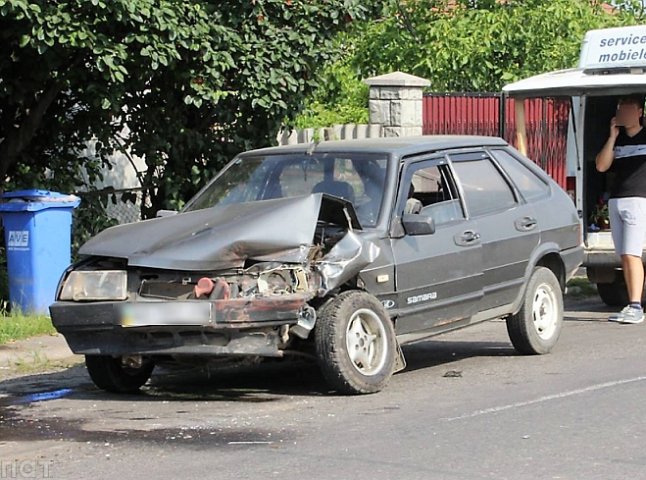 Зранку у Виноградові лоб у лоб зіткнулись дві автівки