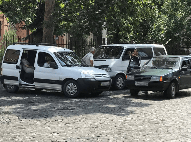 У центрі Мукачева не розминулись дві автівки