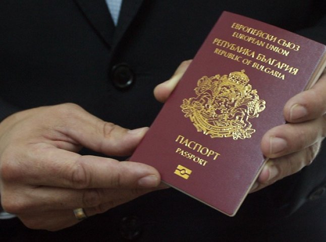 Українець намагався повернутись додому з підробленим болгарським паспортом