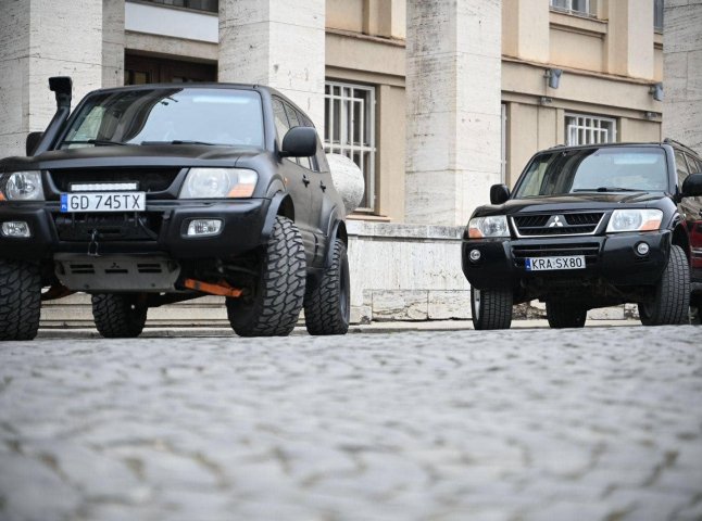 Закарпаття передало позашляховики для потреб військових