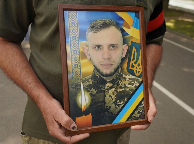 В Ужгороді попрощались із молодим захисником