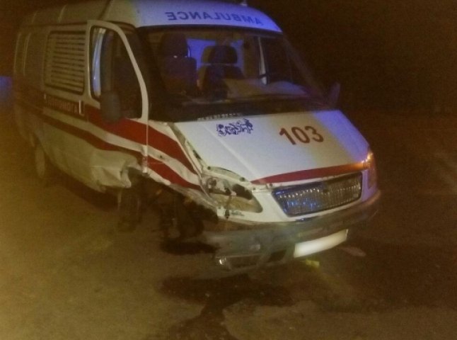 В Ужгороді ДТП:  "Mercedes" зіткнувся з каретою швидкої допомоги