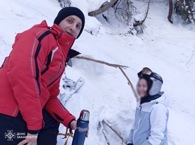 Туристка потрапила в халепу під час катання на сноуборді поблизу гірськолижного комплексу «Драгобрат»