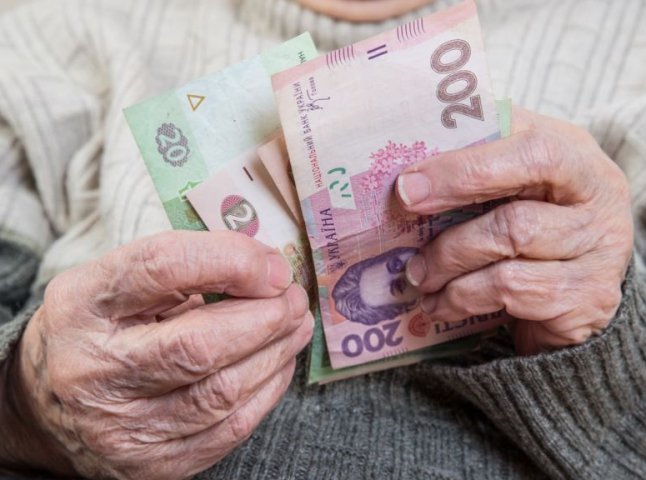 Закарпатські пенсіонери отримають пенсії за січень у кінці грудня
