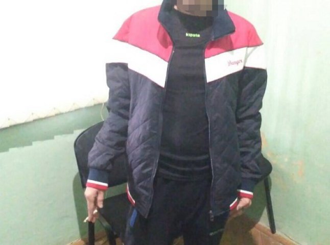 Виноградівські поліцейські викрили молодика, який поцупив одяг