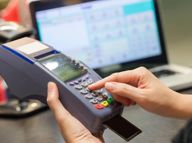 У списку лише 3 дозволи: чи можна купувати продукти за нову допомогу 6500 гривень