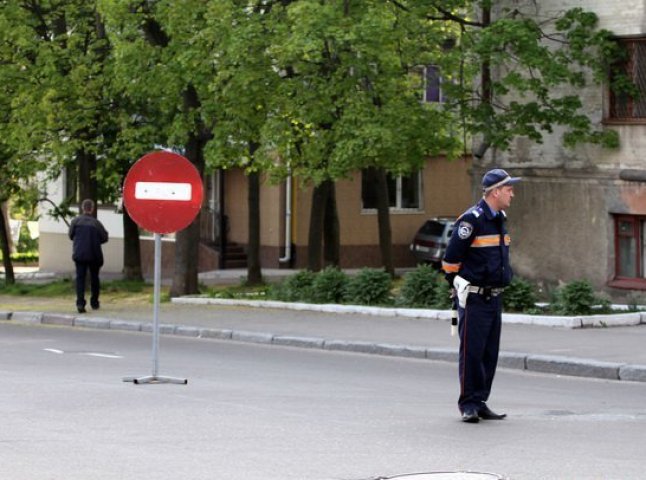 Слідом за Мукачевом вулиці почали перекривати і в Ужгороді
