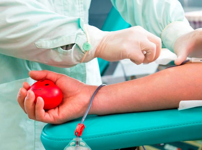 Триває національна кампанія донорства. Закарпатців закликають здати кров
