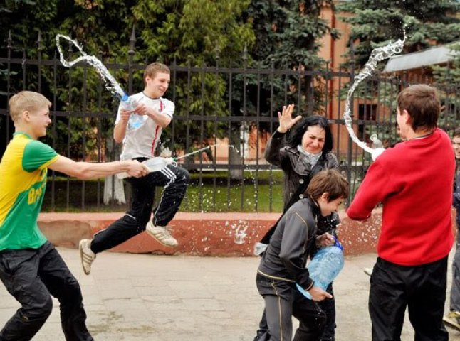 Школярі Мукачева на травневі свята відпочиватимуть 9 днів