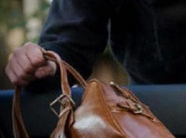 У Хусті міліціонери знайшли крадія дамських сумок