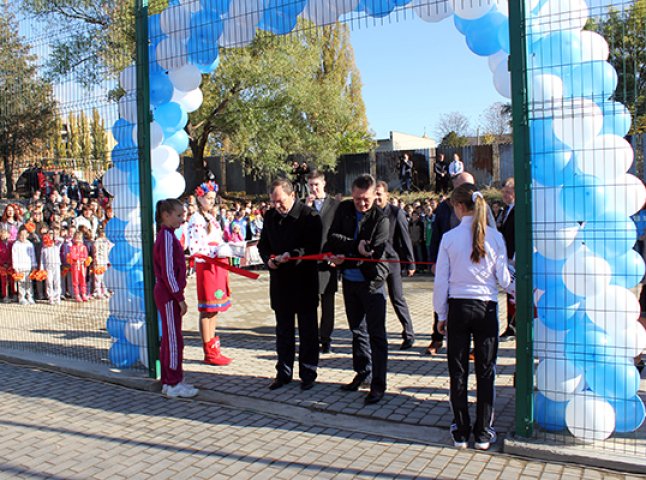 В Ужгороді презентували 8 реконструйованих тенісних кортів та 2 спортивні майданчики (ФОТО)