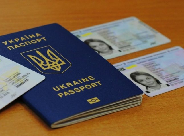 Паспортні документи можуть виготовляти довше: відома причина