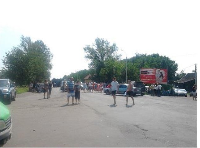 Трасу "Мукачево-Рогатин" продовжують блокувати на Тячівщині, але вже у Тереблі