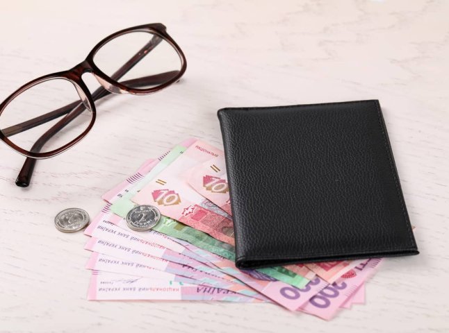 Пенсію в Україні хочуть платити по-новому: хто тримає мінімум 6000 гривень