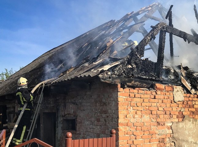 Рятувальники розповіли про пожежу, яка вирувала у закарпатському селі