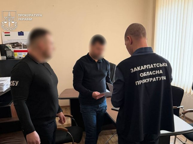 Правоохоронці виявили розкрадання коштів під час ремонту траси на Закарпатті