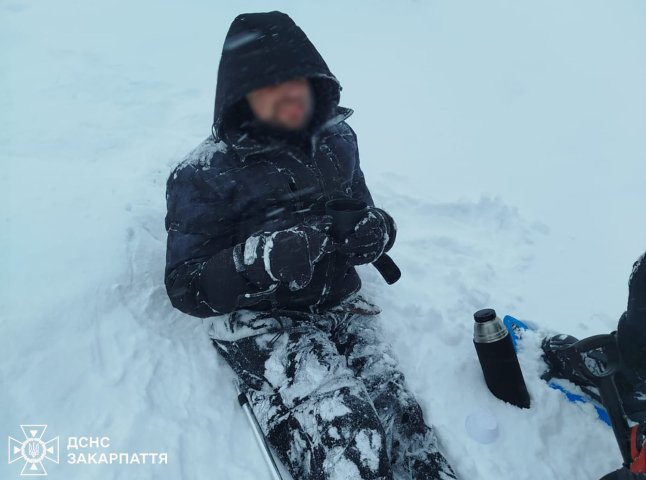 Отримав обмороження ніг: у горах врятували хлопця