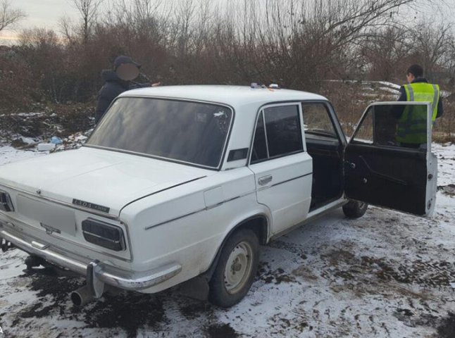 Ужгородські патрульні виявили наркотики у автомобілі "Lada"