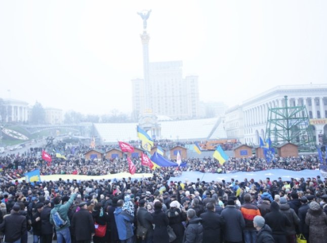 У Києві на Євромайдан зібрались більше 100 тисяч людей – мукачівські активісти з місця події
