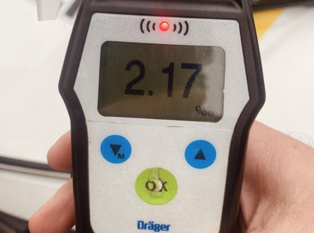 На одній із вулиць Мукачева зупинили водія, який їздив напідпитку