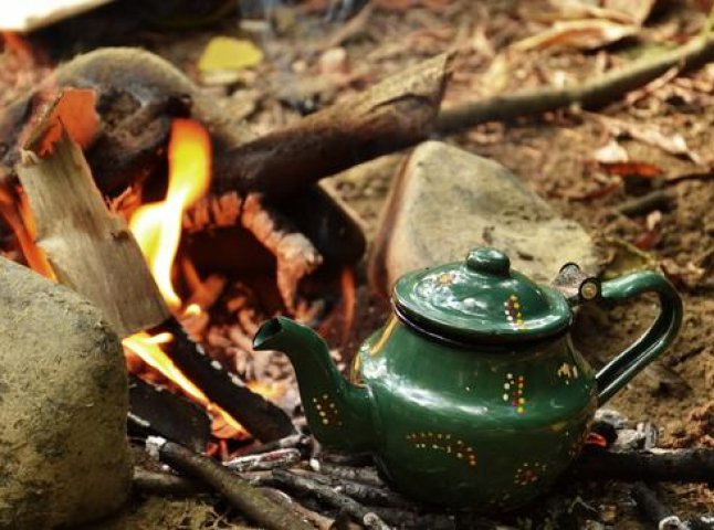 В Ужгороді волонтери заварювали чай по-марокканськи