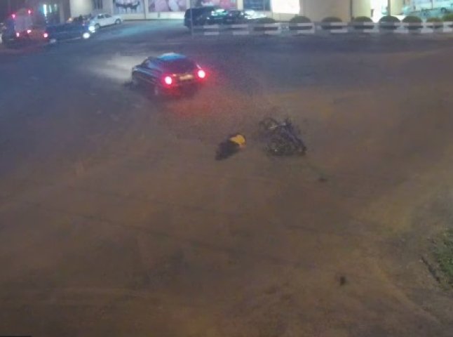 Жахлива ДТП у Виноградові: автомобіль не пропустив мотоцикліста