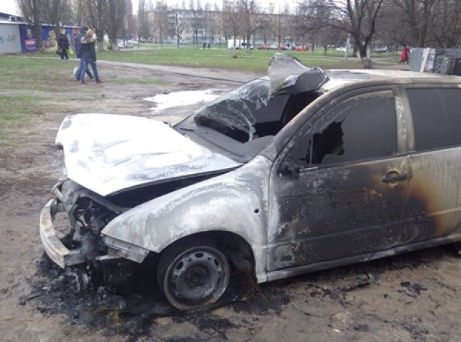 У Мукачеві згоріла "Skoda Fabia" 2012-го року випуску