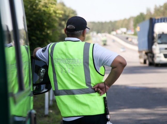 Рейди на дорогах: яких водіїв почали перевіряти за новими правилами Рейди на дорогах: яких водіїв почали перевіряти за новими правилами
