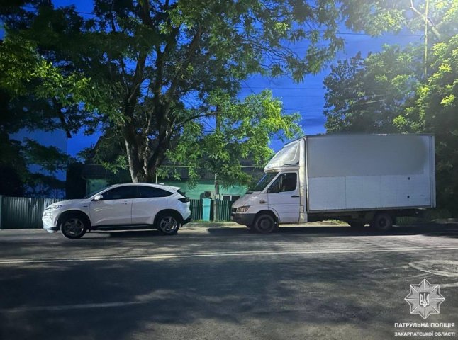 В Ужгороді водій автомобіля Honda скоїв аварію В Ужгороді водій автомобіля Honda скоїв аварію
