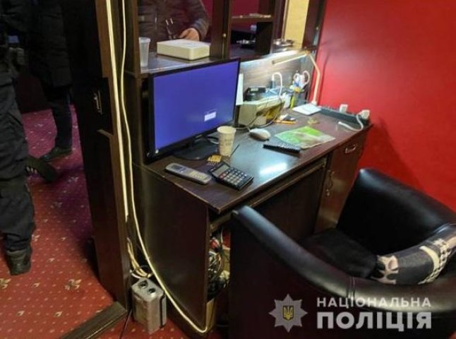 В Ужгороді поліція провела ряд обшуків