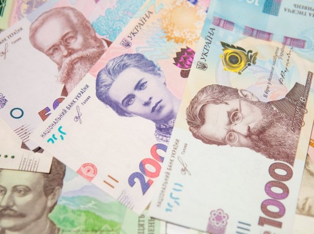 Українці, які допомагають переселенцям, отримають гроші від держави: сума та які документи подавати