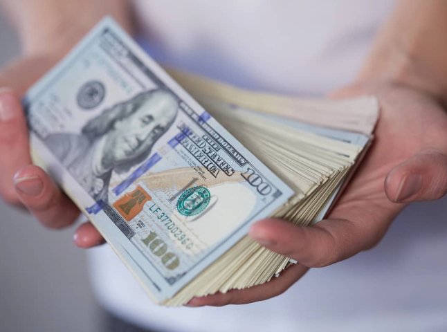 «Правило 10 тисяч»: що варто знати тим, хто назбирав 10000 євро та доларів