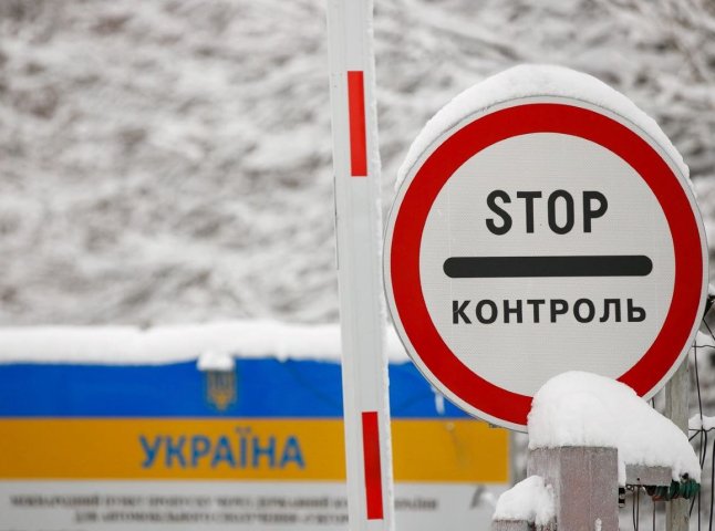 Майже 40 тисяч крон вилучили: на КПП «Лужанка» трапився інцидент