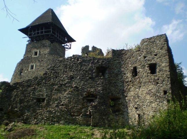 На Закарпатті занепадає унікальний Невицький замок – пам’ятка XIII століття (ВІДЕО)